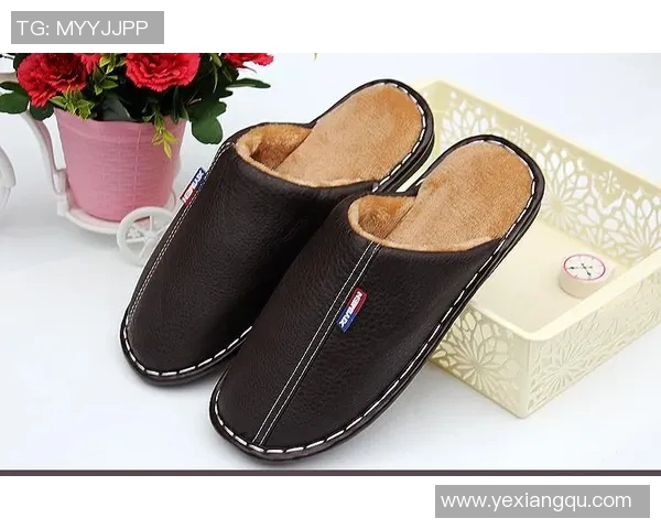 时尚足球明星同款女拖鞋让你轻松展现运动风格与个性魅力